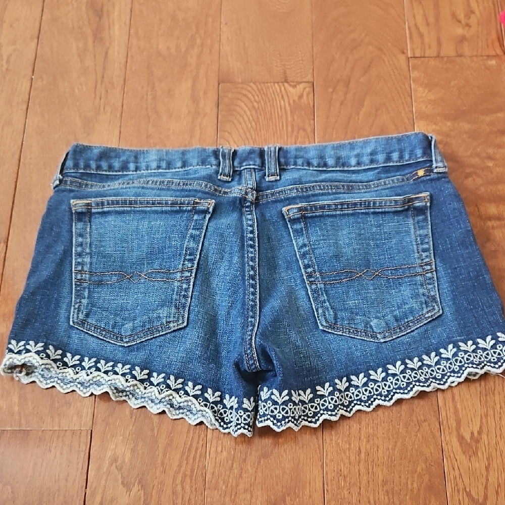 Lucky Brand Women's  Riley Blue Jean  Short Shorts with White Lace - Picture 3 of 3